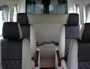 09 seater tempo traveller in delhi